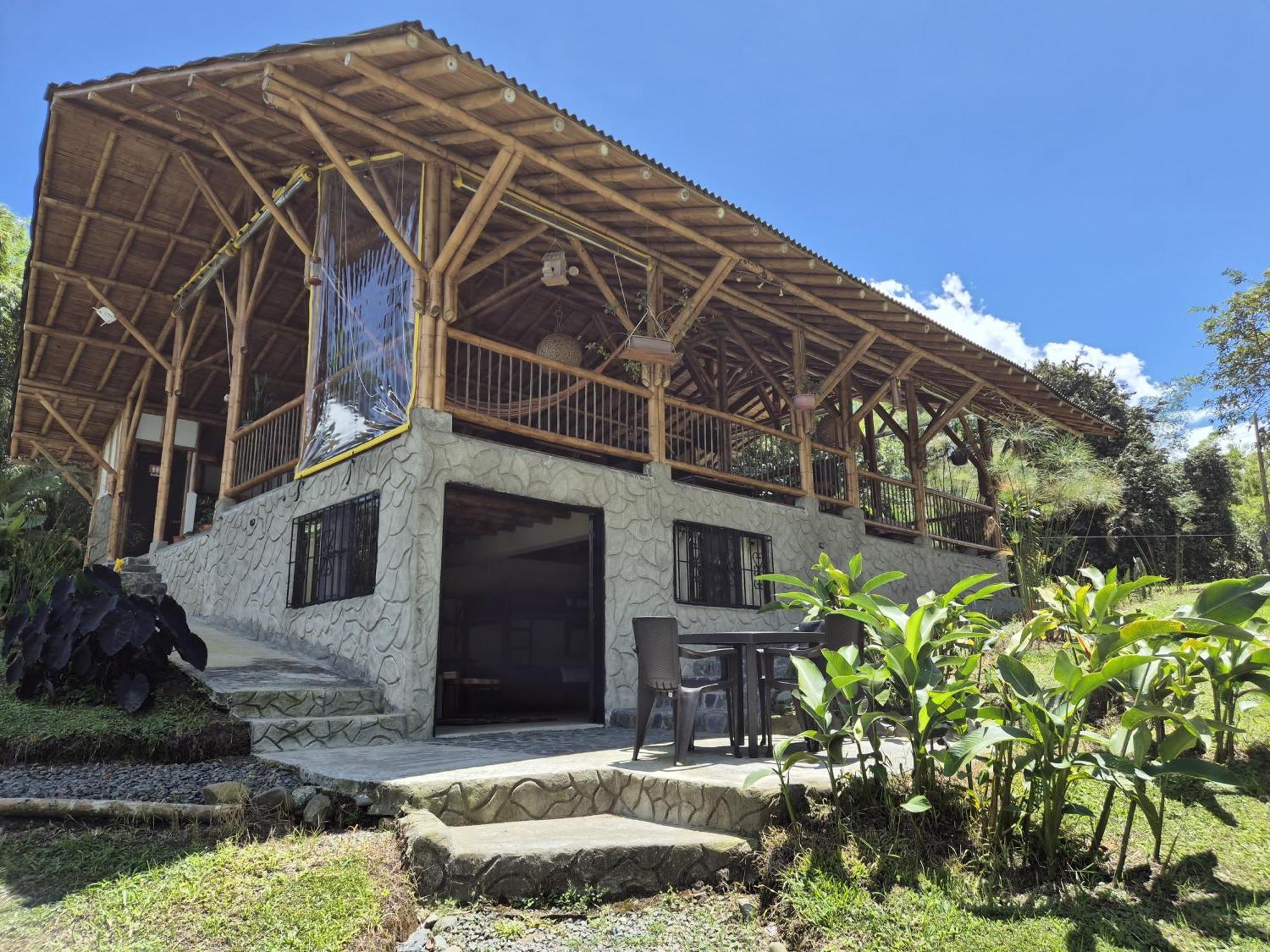 Hostal Bhutan Filandia Exterior foto